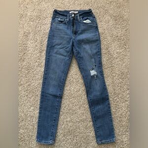 Women’s Levi’s high rise skinny jeans